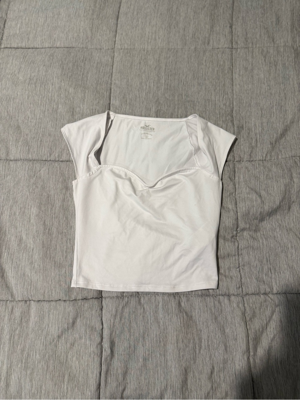 Hollister White Cap Sleeve Sweetheart Crop Top